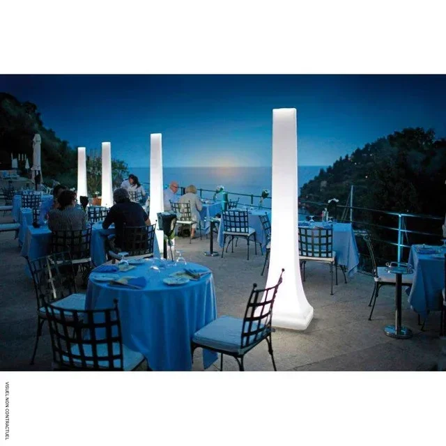 Supporto luminoso OBELISK polietilene HELIOSA Star Progetti 208 cm